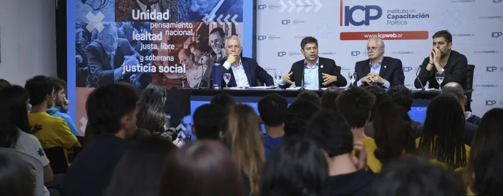 Kicillof encabezó una charla con estudiantes del Instituto de Capacitación Política