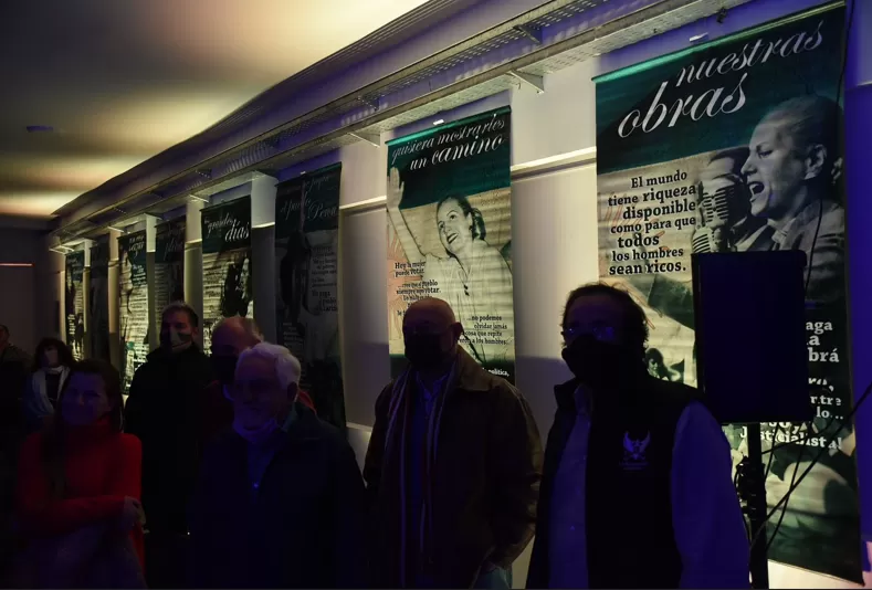Muestra Imágenes y Pensamiento sobre Eva Perón