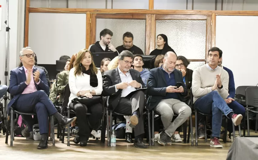 Estela Diaz y Alberto Sileoni presentes en la charla de García Linera