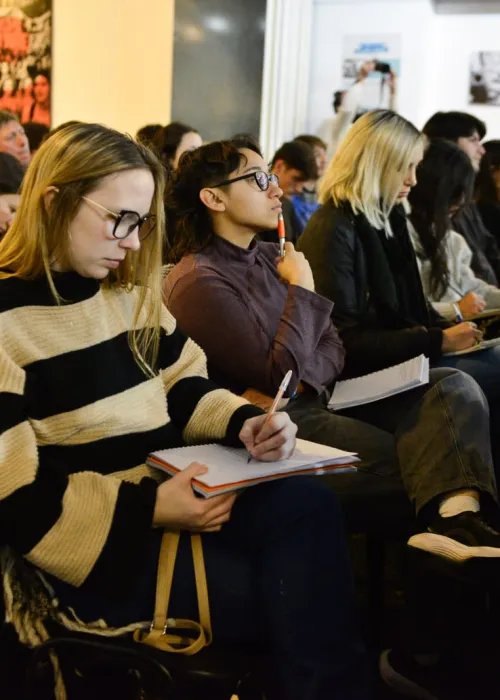 A sala llena y con más de 5 mil inscriptos, comenzó el nuevo Curso de Formación Política del ICP